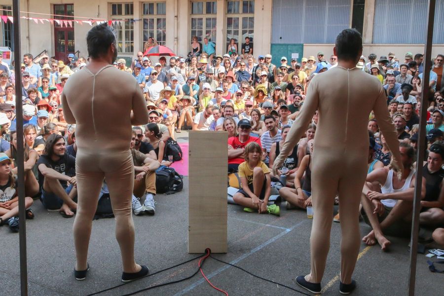 Intelligence collective : spectacle au festival Lisieux Grands Ouverts 2024