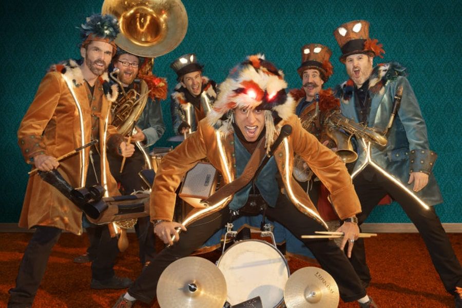 Fanfare et apéro devant la basilique de Lisieux